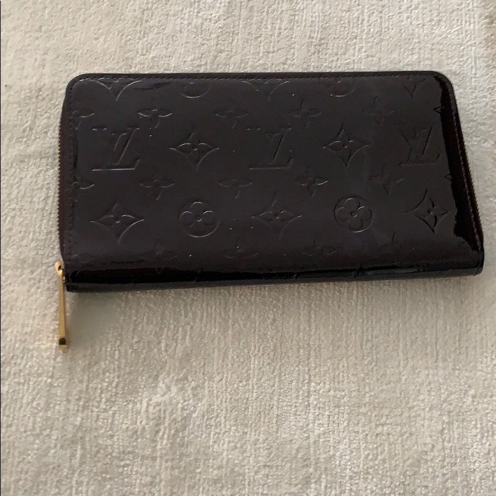 Louis Vuitton zippy organizer